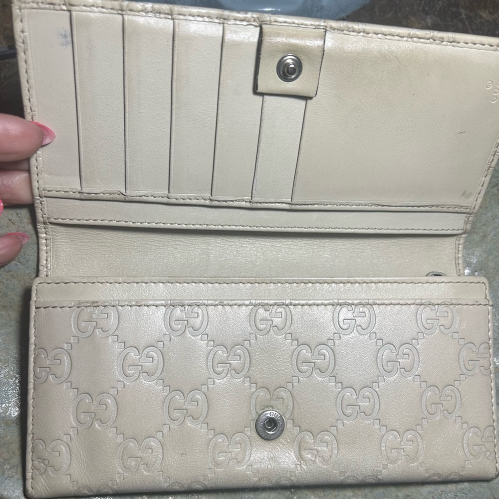Gucci Beige GG Embossed Card Holder - Picture 3 of 5